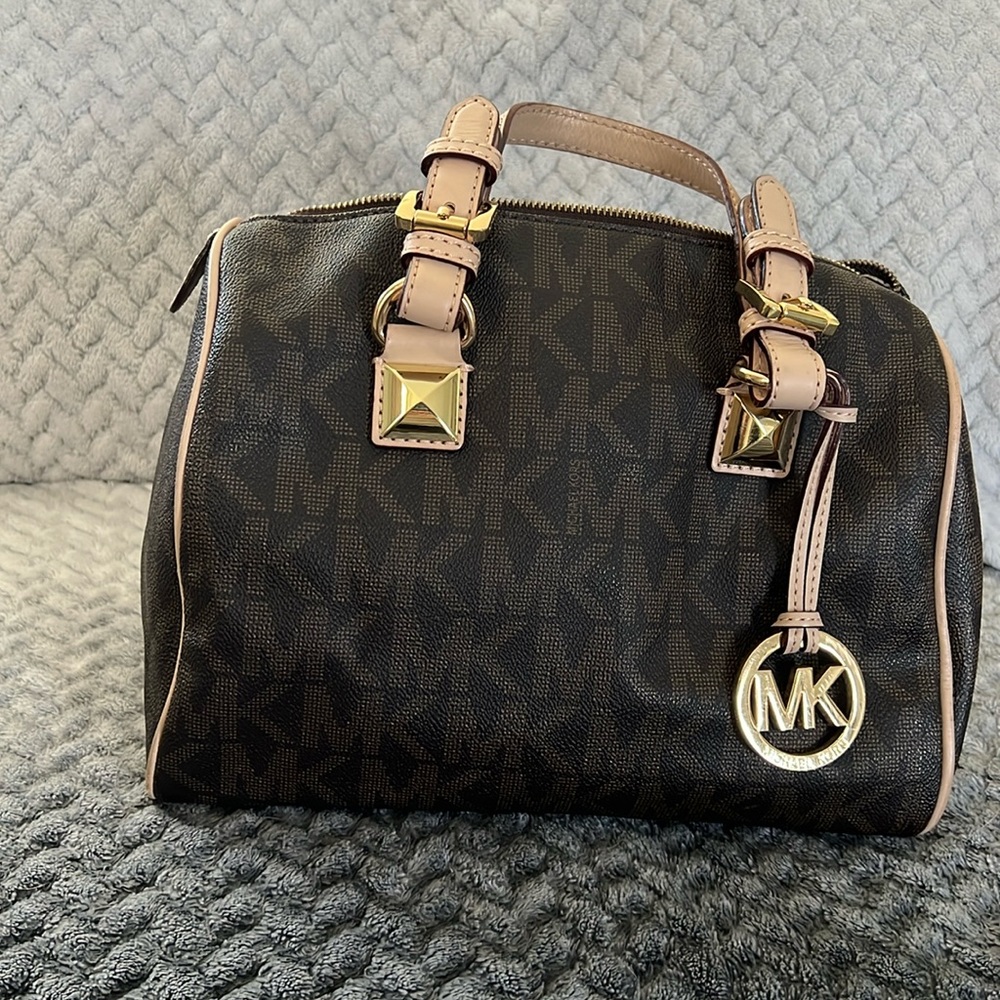USED MICHAEL Michael Kors Monogram tote bag. Excellent condition